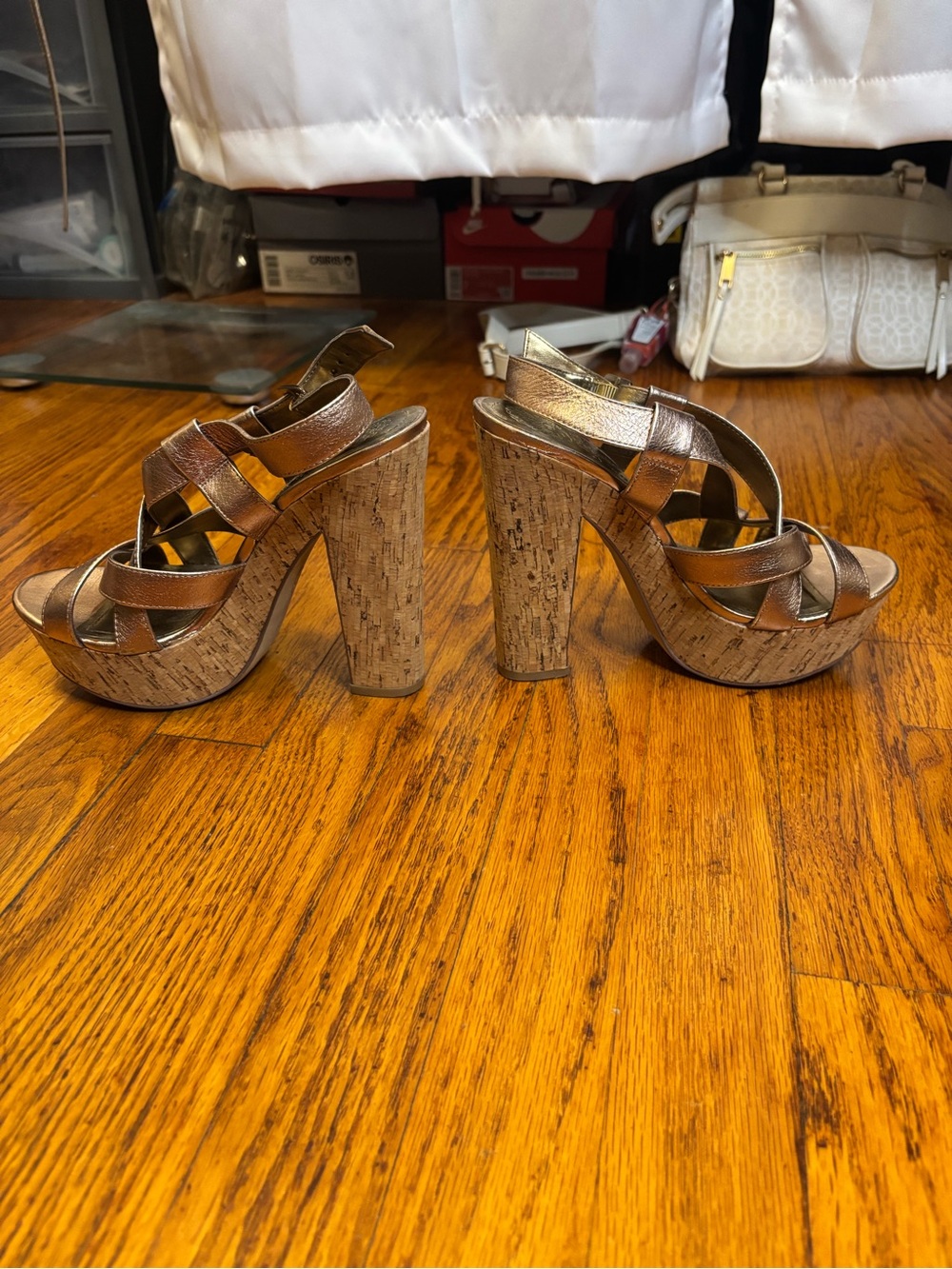 Vince Camuto Gold Synthetic Strappy Open Toe Ankle Strap Block Heel 7.5